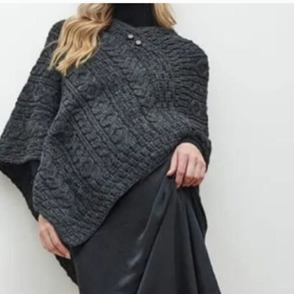Kenar S/P Wool blend Gray, Cable knit poncho - Picture 1 of 9